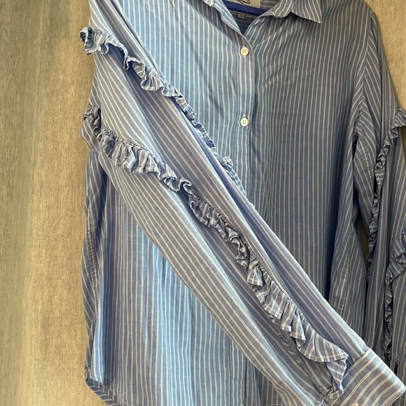 Rails Button-Down with Ruffle Sleeves - Picture 2 of 4